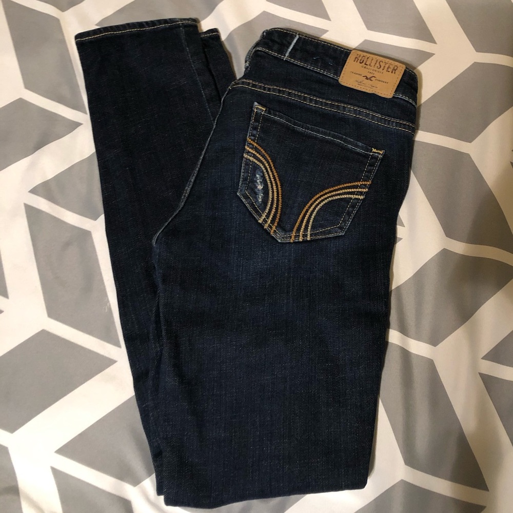 Hollister skinny jeans size 26.